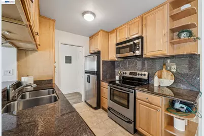 1327 Webster St #B104, Alameda, CA 94501 - Photo 17