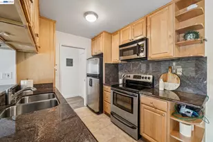 1327 Webster St, Alameda, CA 94501 - Photo 17
