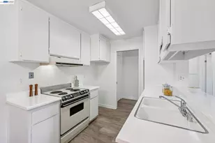 1327 Webster St, Alameda, CA 94501 - Photo 17