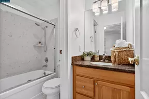 2005 Pleasant Valley Ave, Oakland, CA 94611 - Photo 31