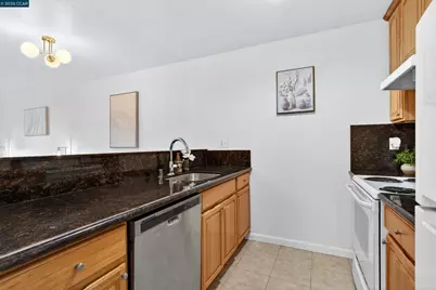 2005 Pleasant Valley Ave #103, Oakland, CA 94611 - Photo 19