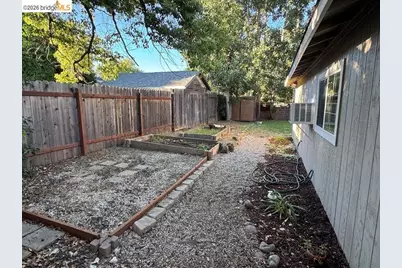 208 Circuit Dr, Roseville, CA 95678 - Photo 5