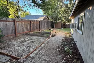 208 Circuit Dr, Roseville, CA 95678 - Photo 5