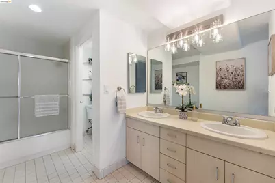 6363 Christie Ave #326, Emeryville, CA 94608 - Photo 21