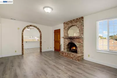 21585 Montgomery St, Hayward, CA 94541 - Photo 3