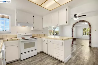 21585 Montgomery St, Hayward, CA 94541 - Photo 9