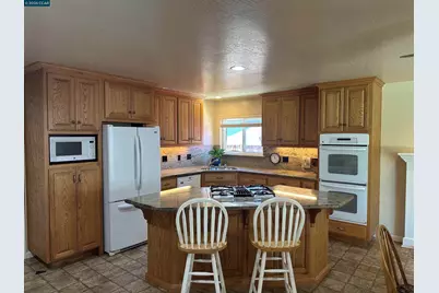 1707 Bishop Dr, Concord, CA 94521 - Photo 5