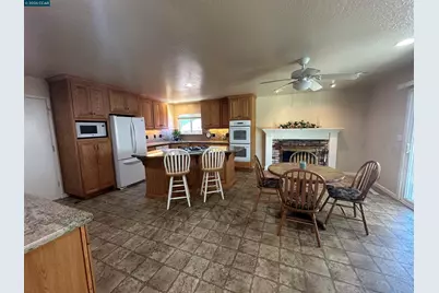 1707 Bishop Dr, Concord, CA 94521 - Photo 7