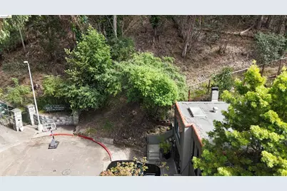 195 Oak Rd, Piedmont, CA 94610 - Photo 1