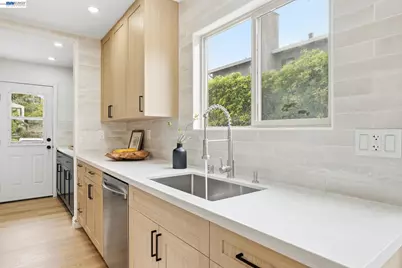 2013 Dolphin Dr, Aptos, CA 95003 - Photo 13