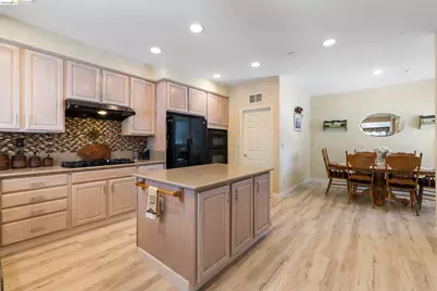 647 Macadamia Ct, Brentwood, CA 94513 - Photo 17