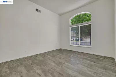 10433 Lone Star Way, Stockton, CA 95209 - Photo 5
