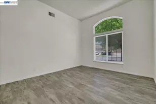 10433 Lone Star Way, Stockton, CA 95209 - Photo 5