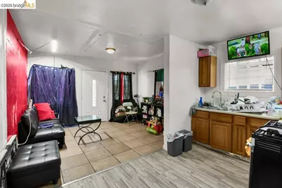 1090 70th Ave, Oakland, CA 94621 - Photo 3