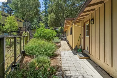 7200 Saroni Dr, Oakland, CA 94611 - Photo 73