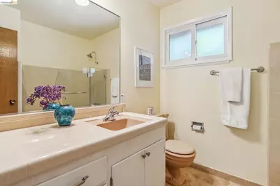 7200 Saroni Dr, Oakland, CA 94611 - Photo 55