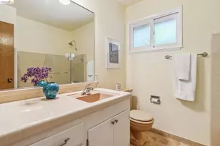 7200 Saroni Dr, Oakland, CA 94611 - Photo 55