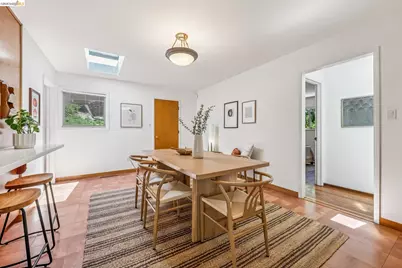 7200 Saroni Dr, Oakland, CA 94611 - Photo 25