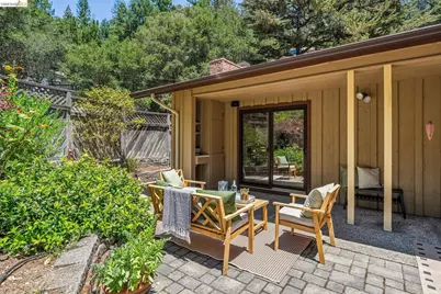 7200 Saroni Dr, Oakland, CA 94611 - Photo 17