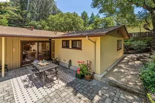 7200 Saroni Dr, Oakland, CA 94611 - Photo 35