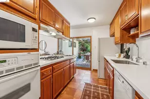 7200 Saroni Dr, Oakland, CA 94611 - Photo 33