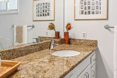 7200 Saroni Dr, Oakland, CA 94611 - Photo 43
