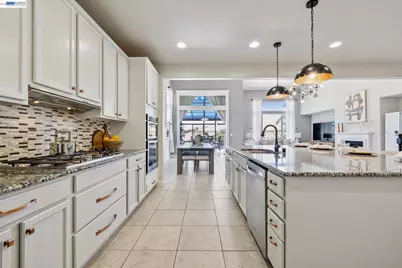 130 Benmore Dr, Hayward, CA 94542 - Photo 9