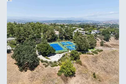 24448 Hampton Dr #B, Santa Clarita, CA 91355 - Photo 7