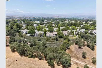 24448 Hampton Dr #B, Santa Clarita, CA 91355 - Photo 5