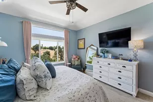 24448 Hampton Dr, Santa Clarita, CA 91355 - Photo 21
