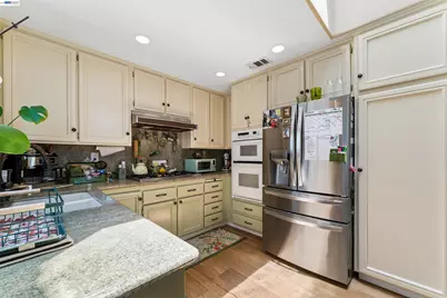 24448 Hampton Dr #B, Santa Clarita, CA 91355 - Photo 15