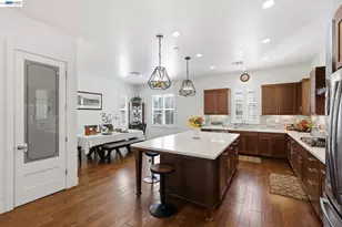 7240 Carneros Ln, Dublin, CA 94568 - Photo 9