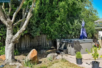 933 Santa Lucia Dr, Pleasant Hill, CA 94523 - Photo 19