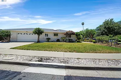 1742 Mendocino Dr, Concord, CA 94521 - Photo 23