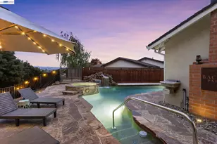 5736 Medallion Ct, Castro Valley, CA 94552 - Photo 3