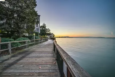 2 Commodore Drive #D273, Emeryville, CA 94608 - Photo 23