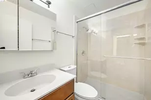 2 Commodore Dr, Emeryville, CA 94608 - Photo 9