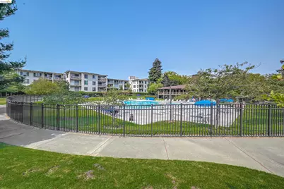 2 Commodore Drive #D273, Emeryville, CA 94608 - Photo 19