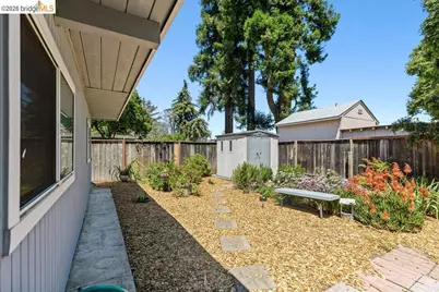 365 Redbud Ln, Hayward, CA 94541 - Photo 27