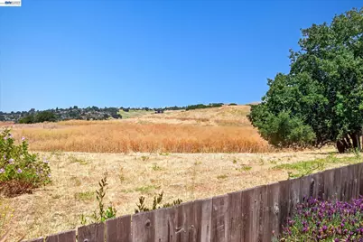 295 Iris Rd, Hercules, CA 94547 - Photo 31