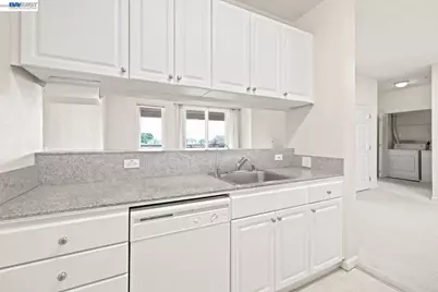 401 Norfolk St #301, San Mateo, CA 94401 - Photo 5