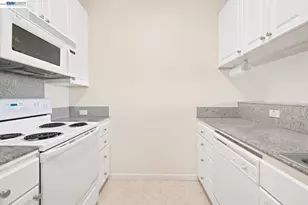 401 Norfolk St, San Mateo, CA 94401 - Photo 7