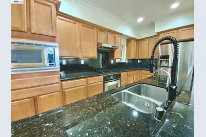 19 Edgewood Pl, Belmont, CA 94002 - Photo 9