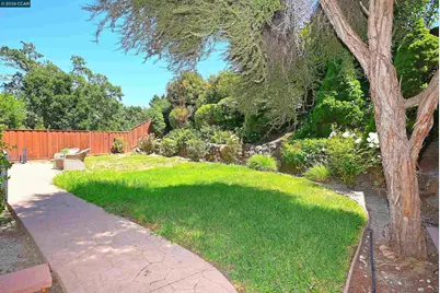104 Johnson Ln, Martinez, CA 94553 - Photo 17