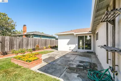 2049 Rosedale Dr, San Pablo, CA 94806 - Photo 17