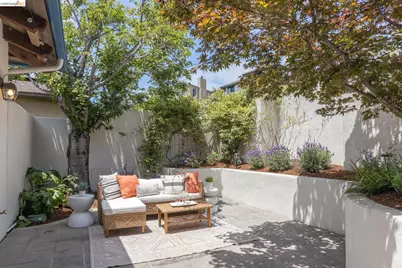 6181 Contra Costa Rd, Oakland, CA 94618 - Photo 7
