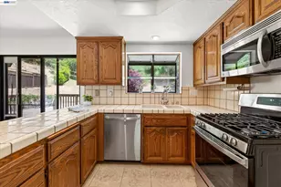 5775 Cold Water Dr, Castro Valley, CA 94552 - Photo 15