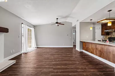 1303 Crane Dr, Suisun City, CA 94585 - Photo 7