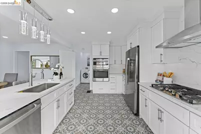 6032 Mauritania Ave, Oakland, CA 94605 - Photo 17