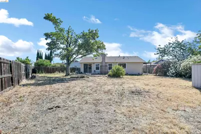 2123 Camelia Ct, Pittsburg, CA 94565 - Photo 9